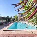 别墅 Aldo With Private Pool By Wiibuk *