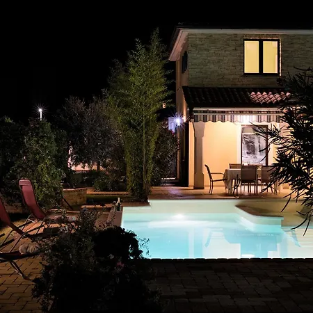 Vila Aldo With Private Pool By Wiibuk *