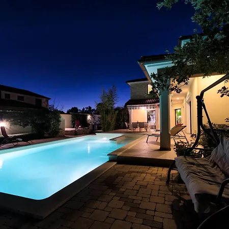 Aldo With Private Pool By Wiibuk * ボドニャン