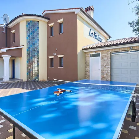 Aldo With Private Pool By Wiibuk Vodnjan