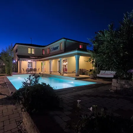 Vila Aldo With Private Pool By Wiibuk *