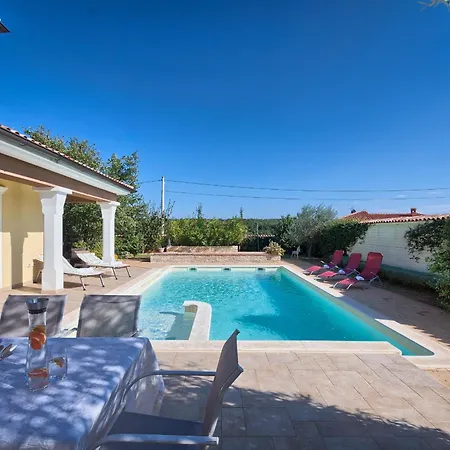 Vila Aldo With Private Pool By Wiibuk *