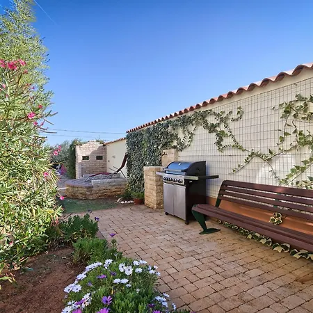 Aldo With Private Pool By Wiibuk