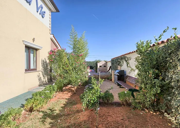 Vila Aldo With Private Pool By Wiibuk